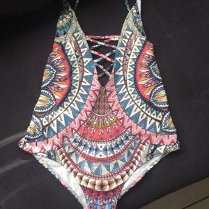 Billabong swim suit ! Only worn once! Size Med !